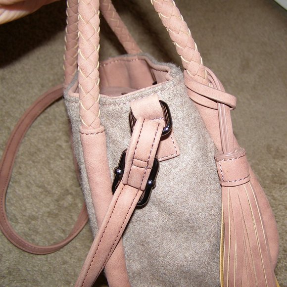 NEW Cute DANIELLE NICOLE Crossbody Bag w/Tassel - Picture 10 of 13